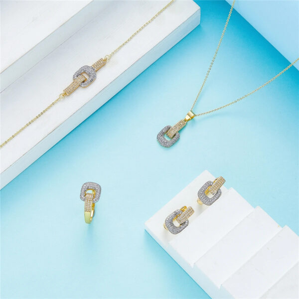Hot Selling Fashionable Women&apos;s Necklace Set Popular Jewelry Accessories